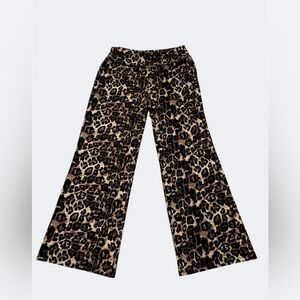"Robert Louis Leopard Print Women's Pants -
Size L"